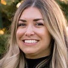 Kelly Bilbrey's Instagram, Twitter & Facebook