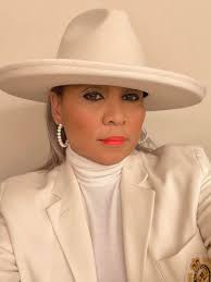 I actually hate my monochromatic makeup look, but my dedication to  coordination is so strong that I wear it anyways.