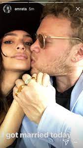 Emily ratajkowski gave new meaning to engagement bling wednesday, debuting her massive diamond ring to her 18 million instagram followers. Emily Ratajkowski Reveals Her New Double Stone Engagement Ring