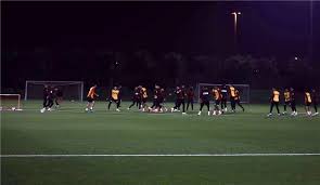 كان من المقرر أن يبدأ الفارس الأحمر المونديال بمواجهة أوكلاند سيتي، لكن بطل. R Vnoimnotsybm