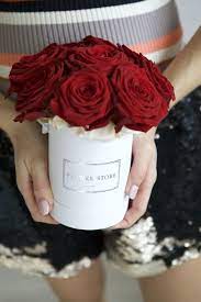 Flowerbox Flower Box Roses Box Of Flowers Roses In A Box Flowerstore Fashion Wedding Idea Flowers Pink And White Pink Luxury Flowers Flower Store Flower Boxes
