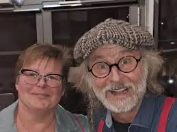 Klaus-Peter Wolf feiert 70. Geburtstag: Fans gratulieren ihm auf besondere  Weise