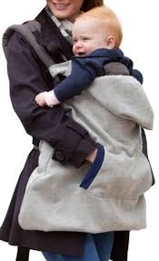 A Hoodie Baby Carrier Keeps Both Of You Warm On Chilly Days Avec Images Porte Bebe Couture Pour Bebe