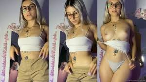 Crispitaas getting off with her favorite toy intensely