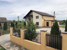 Re/max dynamic va propune spre vanzare, comision 0%, o casa a carei expresie arhitecturala este una de factura. Case Arad Ro Casa De Vanzare In Jud Arad Loc Sederhat