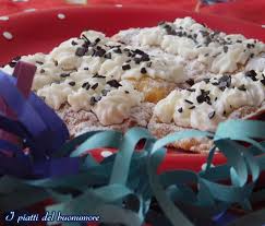 Queste bollose chiacchiere alla panna si realizzano con solo due ingredienti: Chiacchiere Farcite Con Stracciatella Di Ricotta I Piatti Del Buonumore