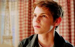 Heroes Reborn Tommy Gif Heroes Reborn Robbie Kay Peter Pan Robbie Kay
