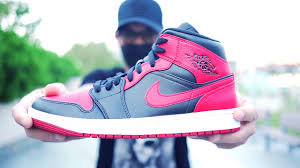 Air Jordan 1 Mid Banned 2020 Detailed Look And On Feet Youtube