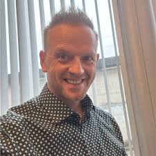 In den letzten drei Jahren haben wir als Berliner Sparkasse über 300 neue  Mitarbeitende für den stationären und medialen Vertrieb eingestellt,  begeistert und angelernt. Heute war es an der Zeit…