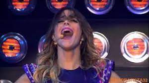 De hoofdzaak is gedraaid rond een artefact, waarin iedereen ontvoert van elkaar. Violetta In Concert I M Alive Live At Montpellier English Youtube