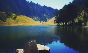 Memiliki pemandangan yang luar biasa dengan landscape danau, hutan dan pegunungan. 10 Gambar Danau Ranu Kumbolo Tulungagung 2021 Biaya Gumbolo