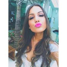 Larissa Marezi. (@larimarezi)