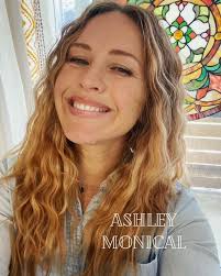 THIS SUNDAY AT SAINT CECILIA'S ROUND TOP! Join us this Sunday, November  10th, at either 8:45 a.m. or 10:45 a.m. for an inspiring hour of worship!  Three of our fabulous musicians join