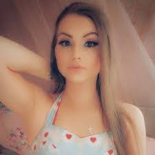 Kelly Farrington's Instagram, Twitter & Facebook