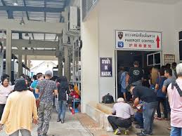 5) setiap orang perlu ke kaunter imegresyen. Merentas Sempadan Thailand Melalui Betong