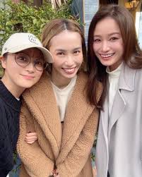 昨日の今頃、大好きな２人と🫶 楽しすぎて、食べすぎて、お腹いっぱい胸いっぱい🐷笑 出会って１６年目の今年も宜しくね〜♡♡♡  それにしても私達が出会った#popteen がweb媒体になったとは…📚紙の良さはもちろん、webの良さもあると思うから、これからの#ポップティーン  ...