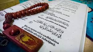 Surat ini terdiri dari tiga ayat dan merupakan surat madaniyah. Surat An Nasr Lengkap Arab Latin Dan Artinya Tribun Jateng