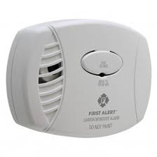 This is a smart choice for anyone who needs to. First Alert 1039734 1 38 H White Plug In Carbon Monoxide Alarm With Battery Backup Camperid Com