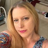 40+ "Danielle Martin" profiles