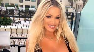 Onlyfans is a subscription social platform revolutionizing creator and fan relationships. Welcoming Christmas Two Models Of Onlyfans Donate Thousands Of Dollars To Charities