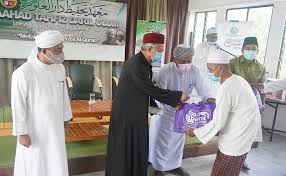 .yayasan pembangunan pondok malaysia dijangka melancarkan direktori sekolah pondok 1,050 sekolah tahfiz ditubuhkan di negara ini dengan 40 peratus daripadanya, di selangor. Pusat Peruntuk Rm100 Juta Bantu Sekolah Agama Pondok