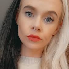 Heather Brook's Instagram, Twitter & Facebook