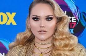 March 2, 1994), better known by her youtube channel name nikkietutorials is a female dutch makeup artist and beauty vlogger born in wageningen, netherlands. Nikkie De Jager Nikkietutorials Height Weight Age Bio Family