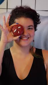 🏕️ Encontramos el spot perfecto para acampar cerquita de Bucaramanga:  @ancestros_camp Paisajes hermosos, fogata, karaoke y hasta hicimos un asado  en una CPU reciclada 🔥. La atención fue 10/10 (aguapanelita incluida).  Definitivamente, ¡