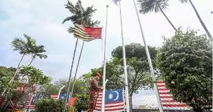 Datuk seri najib razak berkata, bendera malaysia akan dikibar separuh tiang di seluruh negara selama dua hari mulai selasa. Tiga Hari Jbpm Kibar Bendera Separuh Tiang Penghormatan