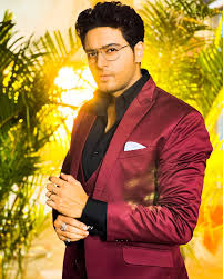 Never bend your head. Hold it high. Look the world straight in the eye. . .  . . #gauravkhanna #anujkapadia #anupamaa #instapic #instastyle #thelook  #mens #mensstyle #attitude #bts #actorlife