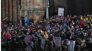 Camioneros bloquean varias vías de bogotá. Paro Nacional En Colombia Miles De Personas Marchan En Protesta Por La Reforma Tributaria En Medio De Un Grave Repunte De Casos De Coronavirus Bbc News Mundo