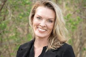 Suzanne Starling's Instagram, Twitter & Facebook