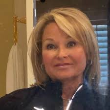 Lynn Ireland's Instagram, Twitter & Facebook