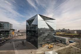 Designed by ken shuttleworth of make architects, it contains 135 flats, 111,500 square feet (10,359 m2) of offices, shops, a hotel and a 'skyline' restaurant. Cube Berlin By 3xn Office Buildings