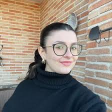 Clara Mena (claramena_)