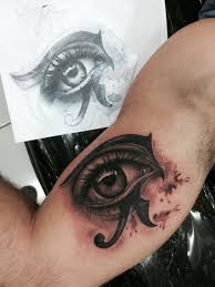 Pin Von Nicolas Pareno Auf Tatuajes In 2020 Agyptische Augen Tattoos Augen Tattoos Agypten Tattoo