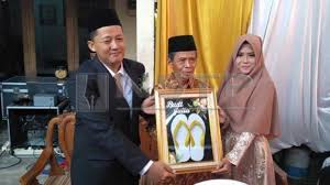 It borders selangor on the north, pahang in the east, and melaka and johor to the south. Selipar Jadi Mas Kahwin