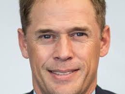 Sinclair, Middlebury hockey embark