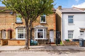 63303 average home value, by home size. Properties For Sale In London Rightmove