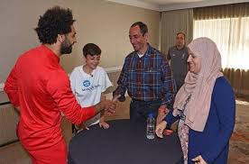 ناشطون اعتبروه يتخلى بذلك عن دينه، وآخرون دافعوا عنه بشدة. Ù…Ø­Ù…Ø¯ ØµÙ„Ø§Ø­ ÙŠØ­Ù‚Ù‚ Ø­Ù„Ù… Ø·ÙÙ„ Ø³ÙˆØ±ÙŠ Ø±ÙŠØ§Ø¶Ø© Ø¹Ø±Ø¨ÙŠØ© ÙˆØ¯ÙˆÙ„ÙŠØ© Ø§Ù„Ø¥Ù…Ø§Ø±Ø§Øª Ø§Ù„ÙŠÙˆÙ…