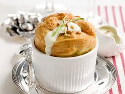 Con la sua consistenza vellutata e il sapore delicato, la besciamella è la protagonista di lasagne, cannelloni e altri classici della domenica, ma può essere utilizzata anche per dare una marcia in più a semplici piatti di verdure rendendoli così ancora più appetitosi. 10 Ricette Sfiziose Con La Besciamella Sale Pepe