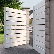 Portail pvc porte en bois, en aluminium ou encore en pvc , portail coulissant ou motorisé, nos modèles s'intégreront parfaitement à la clôture ou à la façade de la son. Portail Jardimat Pvc Infiny Recoupable Blanc 350 X H 160 Cm Castorama