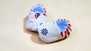 Scraps of cute fabric, bonded fleece, interfacing and some elastic are all that's needed to make these cuties. How To Sew Baby Boots Free Baby Booties Patterns Handymum Youtube