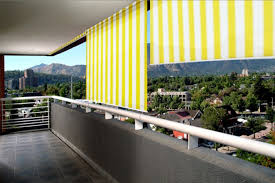 Aussenrollos X2f Senkrechtmarkisen Fur Balkon Jarolift Jalousiescout De Senkrechtmarkise Markise Balkon