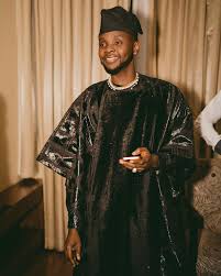 This new track lie comes weeks after kizz daniel showed off his baby boys and documents to the houses he bought for each of them. Kizz Daniel