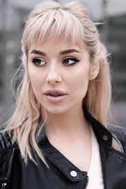34 Cute Medium Length Hairstyles With Bangs Lovehairstyles Medium Length Hair Styles Hair Styles Hairstyles With Bangs