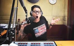 Gofar hilman bahkan beberapa waktu lalu memecahkan rekor siaran terlama yakni 34 jam nonstop. T Ux K4clyzaim