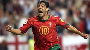 وانتزع منتخب البرتغال بقيادة نجمه الأول كريستيانو رونالدو، اللقب الوحيد في تاريخه باليورو من أنياب المنتخب الفرنسي، بهدف دون مقابل حمل توقيع اللاعب البديل إيدير فى الدقيقة 109 من عمر اللقاء وتحديداً فى الشوط الإضافى. Ù„Ø§Ø¹Ø¨ Ø£Ø³Ø·ÙˆØ±ÙŠ Ø§Ù„Ù…Ø§ÙŠØ³ØªØ±Ùˆ Ø§Ù„Ø¨Ø±ØªØºØ§Ù„ÙŠ Ù…Ø§Ù†ÙˆÙŠÙ„ Ø±ÙˆÙŠ ÙƒÙˆØ³ØªØ§ Ø³Ø¨ÙˆØ±Øª 360