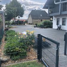 So Hoffentlich Letztes Projekt Am Haus Zaunbau Garten Zaun Einfahrt Hausbau Hackschnitzel Graser Pflaster Putz Gartenzau Gartenzaun Garten Zaunbau