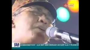 He sang of comic situations and themes, and his first release was. Iwan Fals Sore Tugu Pancoran Youtube